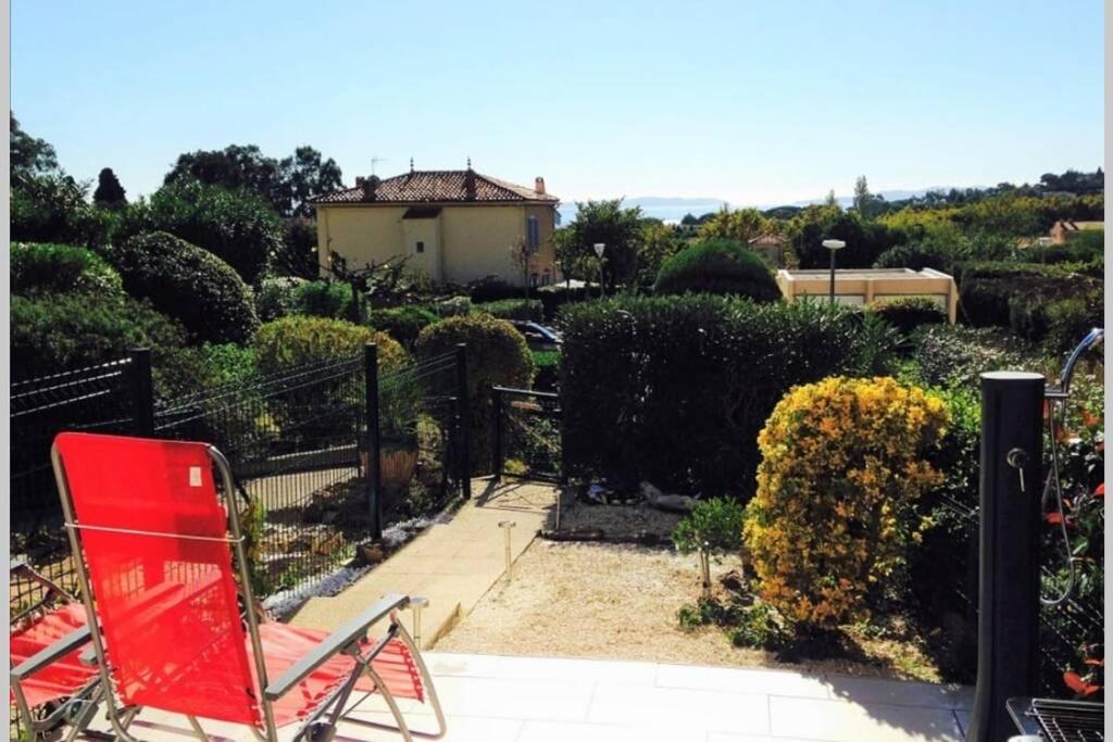 Au Petit Bonheur Vue Mer, Parking, 400M Plage Le Lavandou Exterior photo
